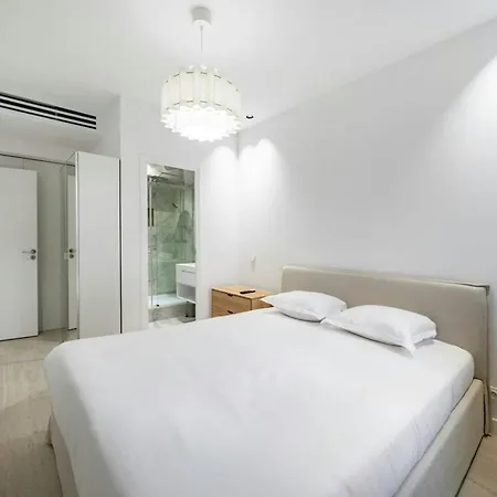 2rue With Private Pool - Beachfront Herberg *