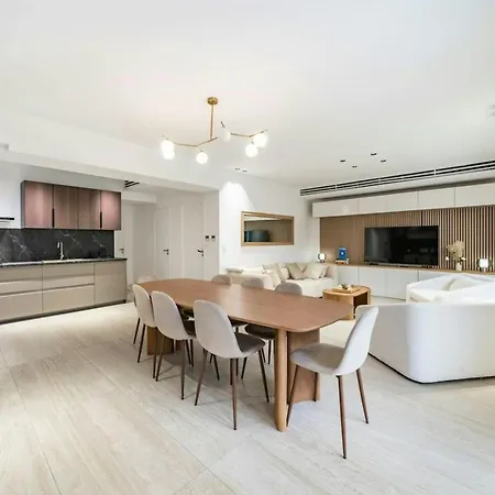2rue With Private Pool - Beachfront